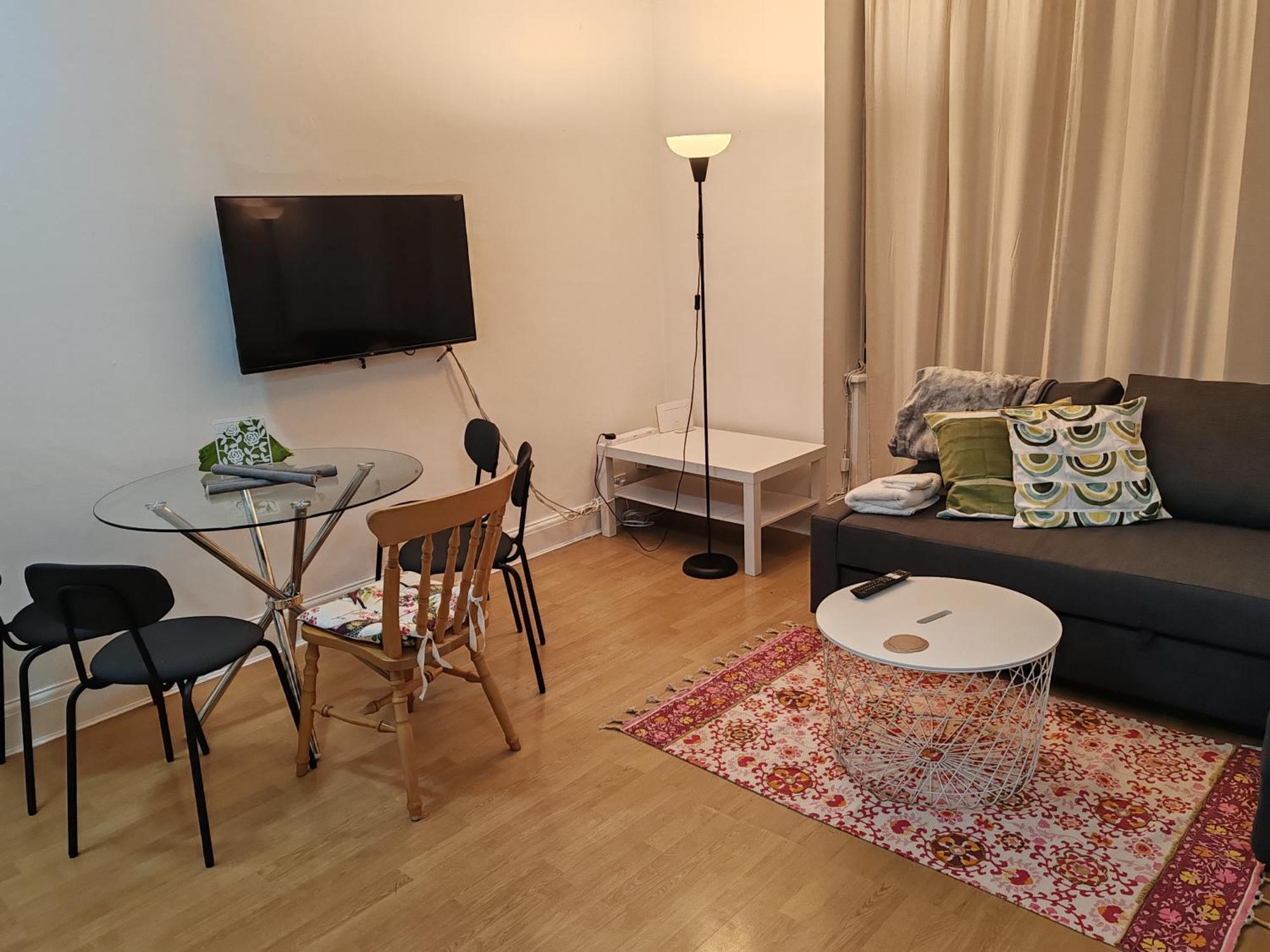 Two Bedroom In Queensway, W2, * Londra